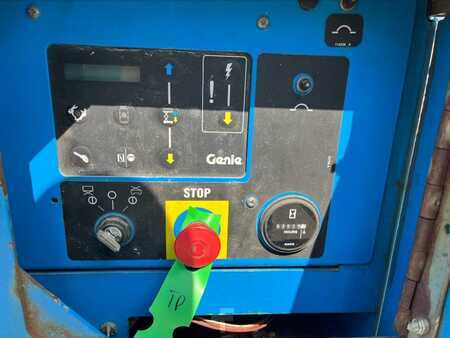 Scherenarbeitsbühne 2008  Genie GS 4390 RT | 2008 (11)