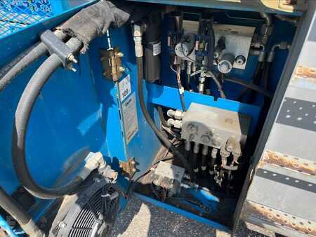 Scherenarbeitsbühne 2008  Genie GS 4390 RT | 2008 (12)