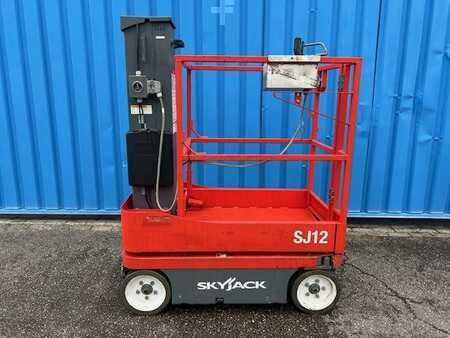 Scissor lift 2013 SkyJack SJ 12 (1)