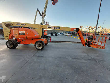 Kloubová pracovní plošina 2013  JLG 800AJ (1)