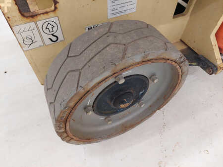 Piattaforme aeree a pantografo 2015  JLG 2032ES (12)