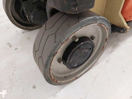 Piattaforme aeree a pantografo 2015  JLG 2032ES (13)