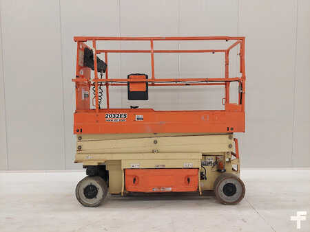 Piattaforme aeree a pantografo 2015  JLG 2032ES (2)