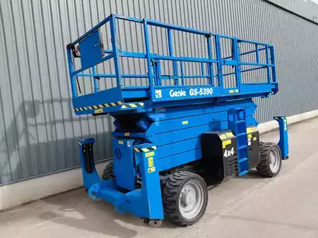 Piattaforme aeree a pantografo 2015  Genie GS-5390 RT (2)