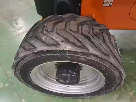 Csukló munka emelvény 2016  JLG 1250AJP (12)