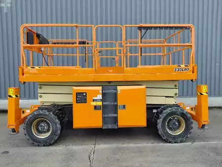Scherenarbeitsbühne 2018  JLG 330LRT (1)