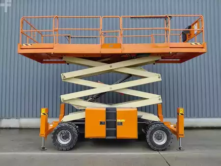 Scherenarbeitsbühne 2018  JLG 330LRT (4)