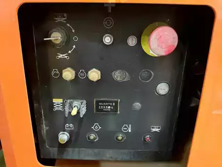 Scherenarbeitsbühne 2018  JLG 330LRT (9)