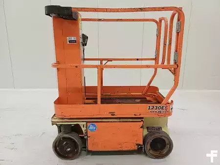 Senkrechtarbeitsbühne 2013  JLG 1230ES (1)
