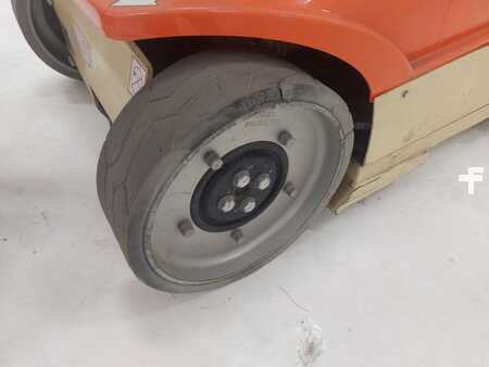 Kolmo zvedaná plošina 2020  JLG TOUCAN 10E-L (2)