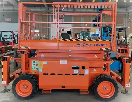 Ollós munka emelvény 2020  Skyjack SJ6832 RT (1)