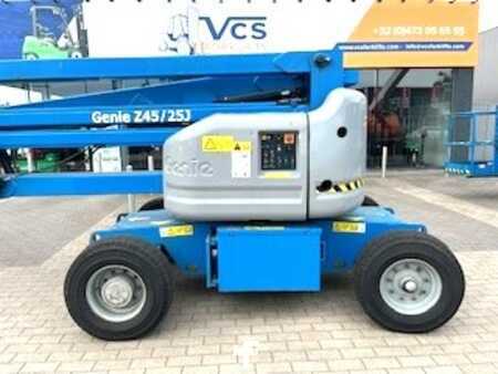 Kloubová pracovní plošina 2014  Genie Z45/25 DCJ (1)