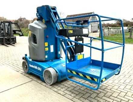 Kolmo zvedaná plošina 2014  Genie GR26J (1)