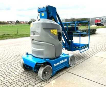 Kolmo zvedaná plošina 2014  Genie GR26J (2)