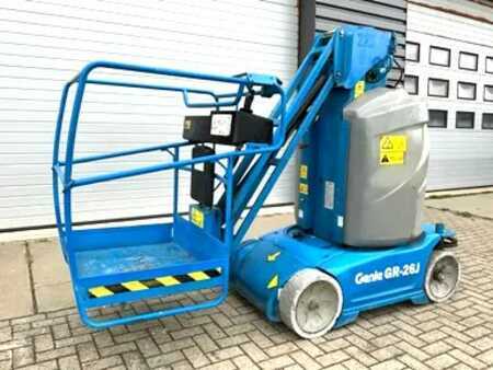 Kolmo zvedaná plošina 2014  Genie GR26J (5)