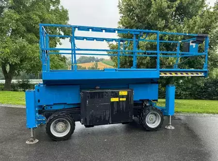 Pracovní plošina s nůžkovým zdvihem 2015  Genie GS-3369 RT (1)