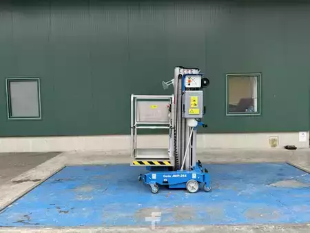 Speciális készülékek 2025  Genie AWP-25S AC (1)