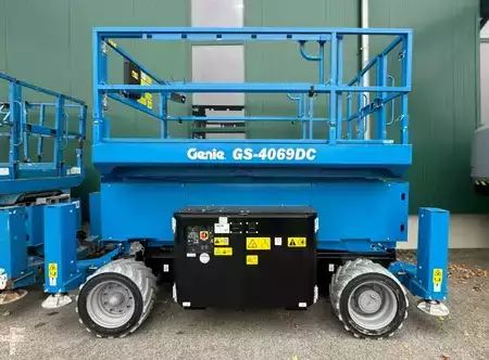Levantamento tesoura 2025  Genie GS-4069 DC (1)