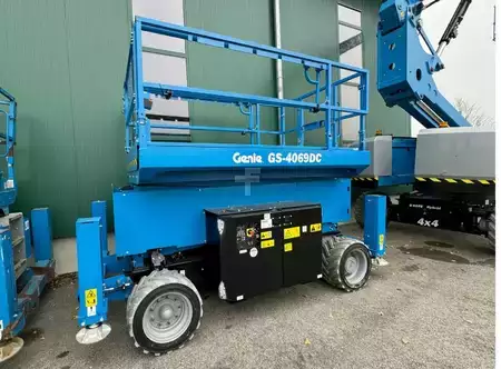 Levantamento tesoura 2025  Genie GS-4069 DC (2)
