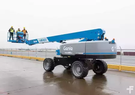 Teleskopická plošina 2026  Genie S-85 XC E (3)