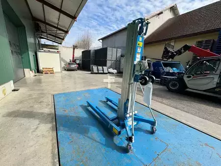 Spezialgeräte 2026  Genie SLA-15 Straddle (3)