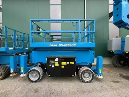 Piattaforme aeree a pantografo 2025  Genie GS-4069 DC (1)