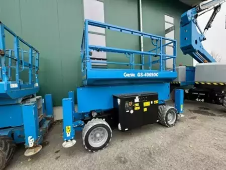 Piattaforme aeree a pantografo 2025  Genie GS-4069 DC (2)