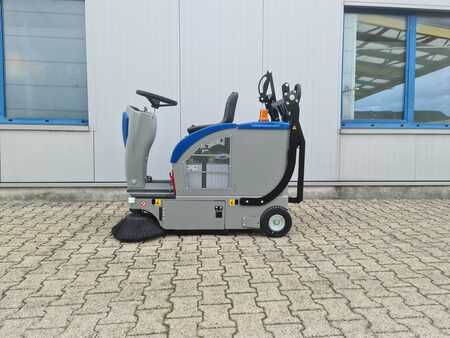 Ride On Vacuum Sweeper 2022  Fiorentini S28B *Demofahrzeug* (2)