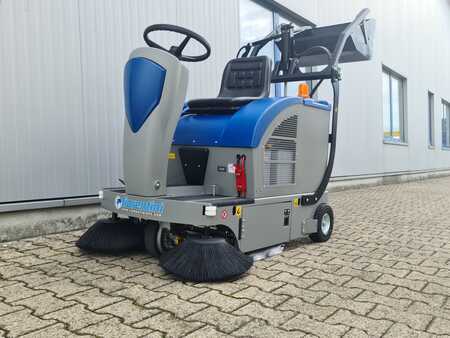 Ride On Vacuum Sweeper 2022  Fiorentini S28B *Demofahrzeug* (12)
