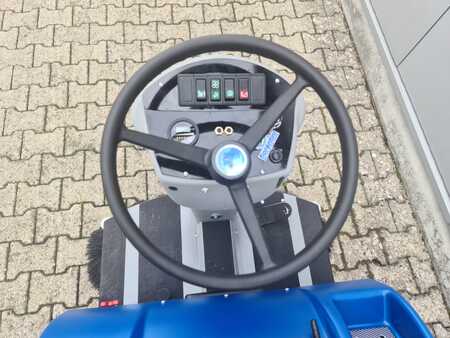 Ride On Vacuum Sweeper 2022  Fiorentini S28B *Demofahrzeug* (3)