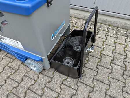 Ride On Vacuum Sweeper 2023  Fiorentini Minisweeper *Demofahrzeug* (7)