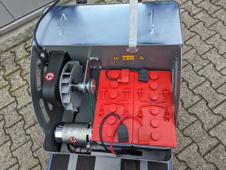 Zit veeg-zuig-machine 2023  Fiorentini Minisweeper *Demofahrzeug* (8)
