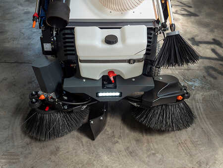 Máquina de limpeza de ruas 2023  Tenax International Maxwind *Demofahrzeug* (4)