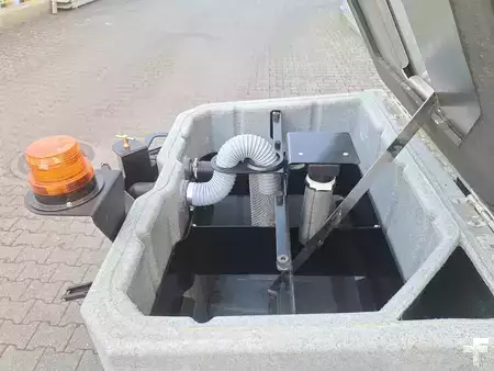 Riding scrubber dryer  Tomcat XR 40-D Disk (11)