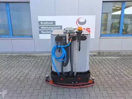 Riding scrubber dryer  Tomcat XR 40-D Disk (4)