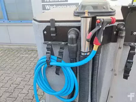 Riding scrubber dryer  Tomcat XR 40-D Disk (5)