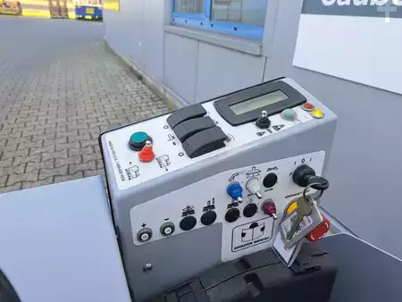 Riding scrubber dryer  Tomcat XR 40-D Disk (6)