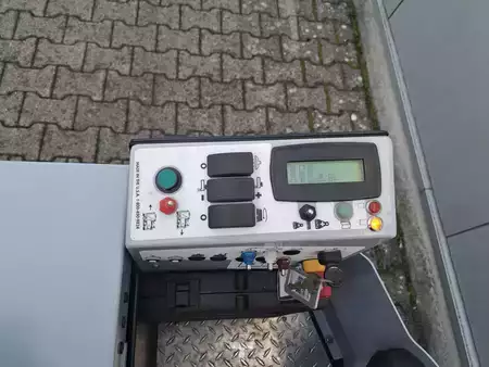 Riding scrubber dryer  Tomcat XR 40-D Disk (7)