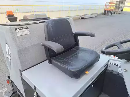 Riding scrubber dryer  Tomcat XR 40-D Disk (8)