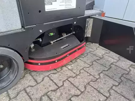 Riding scrubber dryer  Tomcat XR 40-D Disk (9)