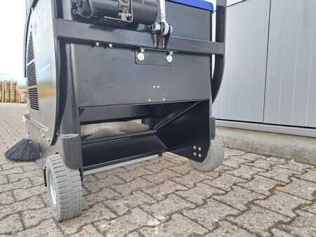 Ride-on feje/sugemaskiner 2024 Fiorentini S28B (3)