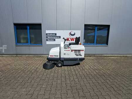 Barredora-aspiradora conductor incorporado 2025 Dulevo 1100 EH (2)