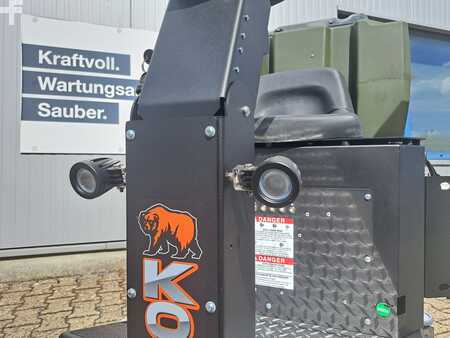 Fregadora con conductor sentado 2025  Kodiak K42 Cylindrical (13)