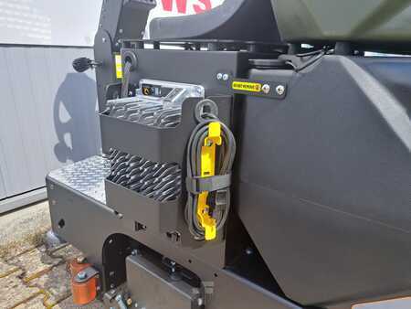 Fregadora con conductor sentado 2025  Kodiak K42 Cylindrical (8)