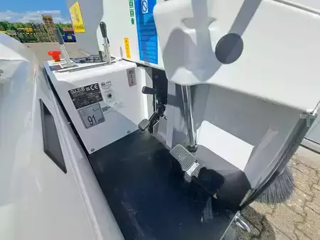 Zamiatarki próżniowe samojezdne 2025  Dulevo 1100 EH (7)