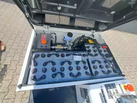 Zamiatarki próżniowe samojezdne 2025  Dulevo 1100 EH (9)