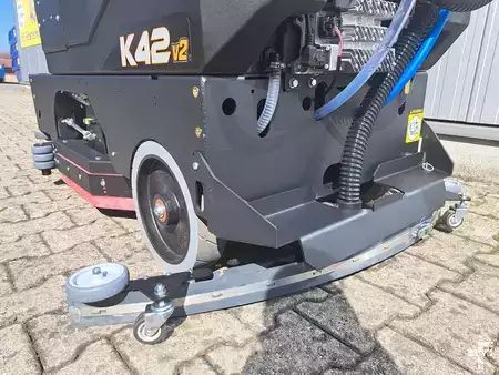 Fregadora con conductor sentado  Kodiak K42 30in Disk (5)