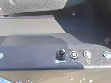 Fregadora con conductor sentado  Kodiak K42 30in Disk (7)