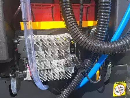 Fregadora con conductor sentado  Kodiak K42 30in Disk (8)