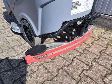 Fregadora con conductor sentado  ghibli & wirbel Ranger R 115 FD 85 BC Lithium (7)